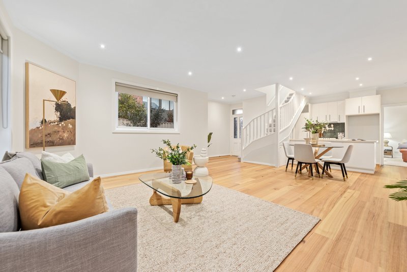 Photo - 2/19 Alfred Road, Glen Iris VIC 3146 - Image 2