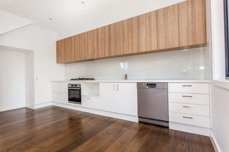 Photo - 2/19 Beckett Street, Chadstone VIC 3148 - Image 2