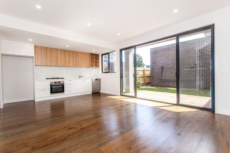 Photo - 2/19 Beckett Street, Chadstone VIC 3148 - Image 3