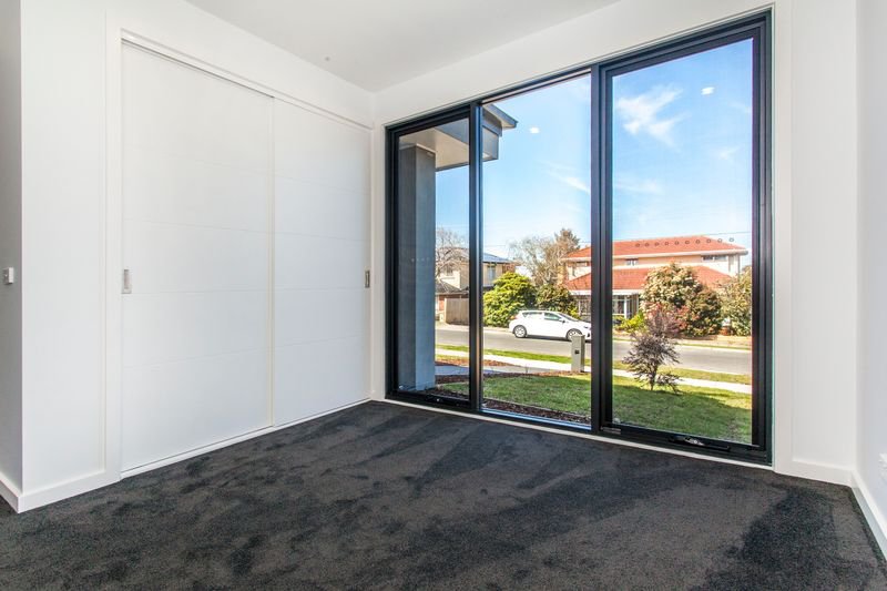 Photo - 2/19 Beckett Street, Chadstone VIC 3148 - Image 5