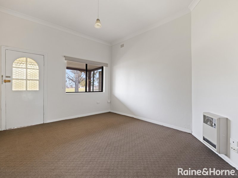 Photo - 219 Bentinck Street, Bathurst NSW 2795 - Image 4