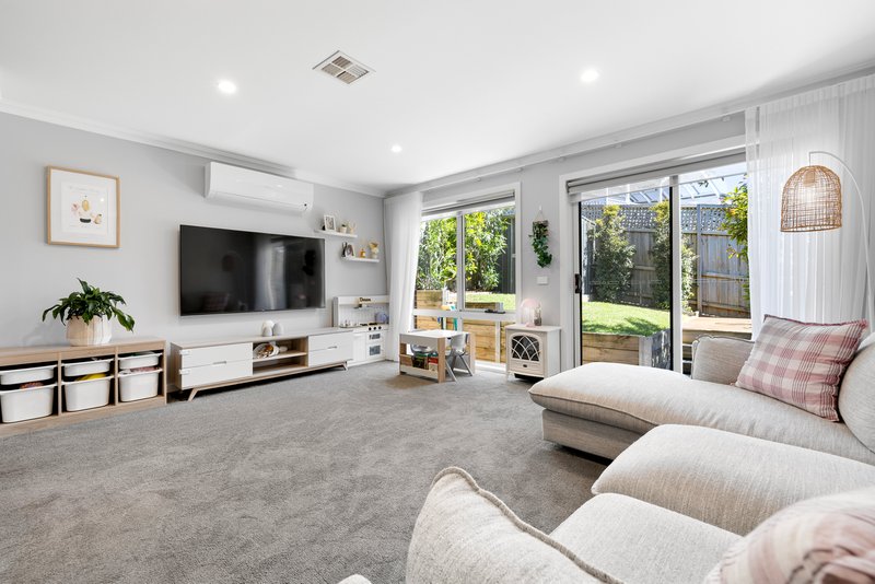 Photo - 2/19 Central Avenue, Mooroolbark VIC 3138 - Image 4