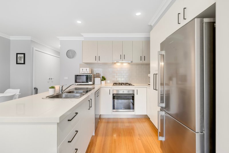 Photo - 2/19 Central Avenue, Mooroolbark VIC 3138 - Image 9