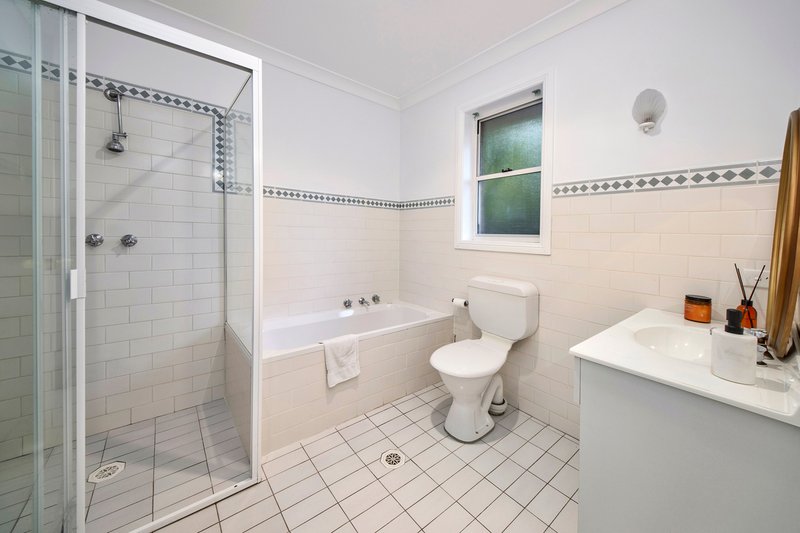 Photo - 2/19 Coonong Road, Gymea Bay NSW 2227 - Image 8