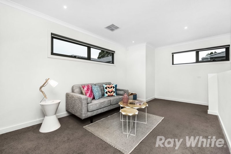 Photo - 2/19 Dion Road, Glen Waverley VIC 3150 - Image 6