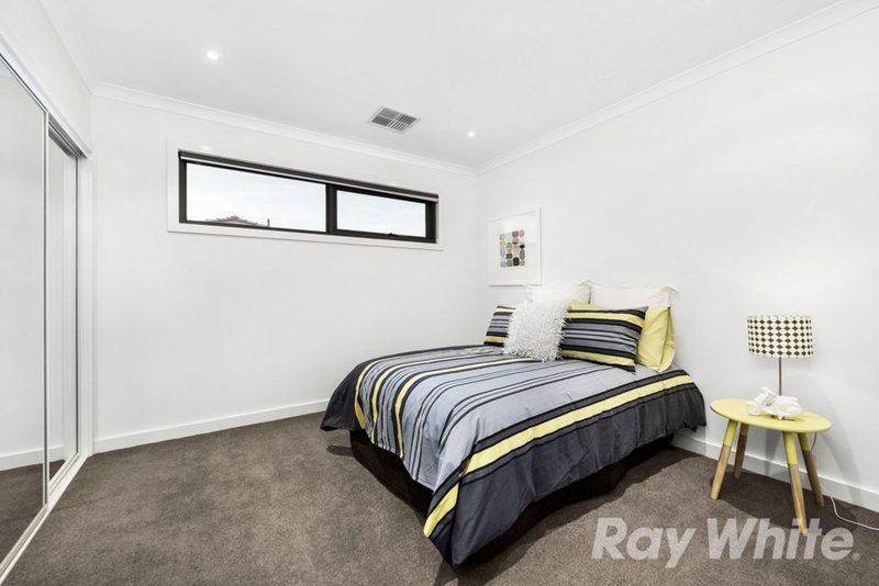 Photo - 2/19 Dion Road, Glen Waverley VIC 3150 - Image 7