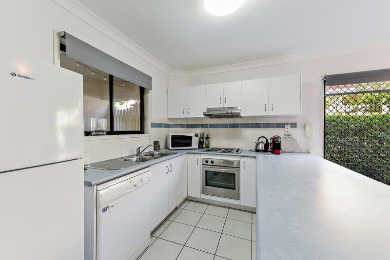 Photo - 2/19 Downs Street, Redcliffe QLD 4020 - Image 4