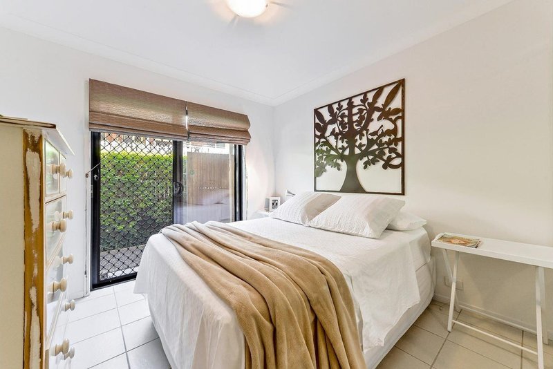 Photo - 2/19 Downs Street, Redcliffe QLD 4020 - Image 5