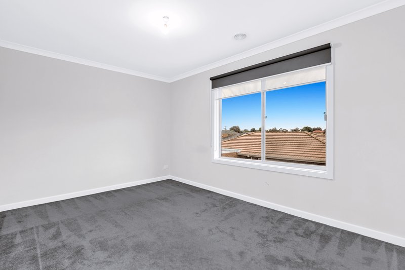 Photo - 2/19 Elizabeth Street, Cranbourne North VIC 3977 - Image 11