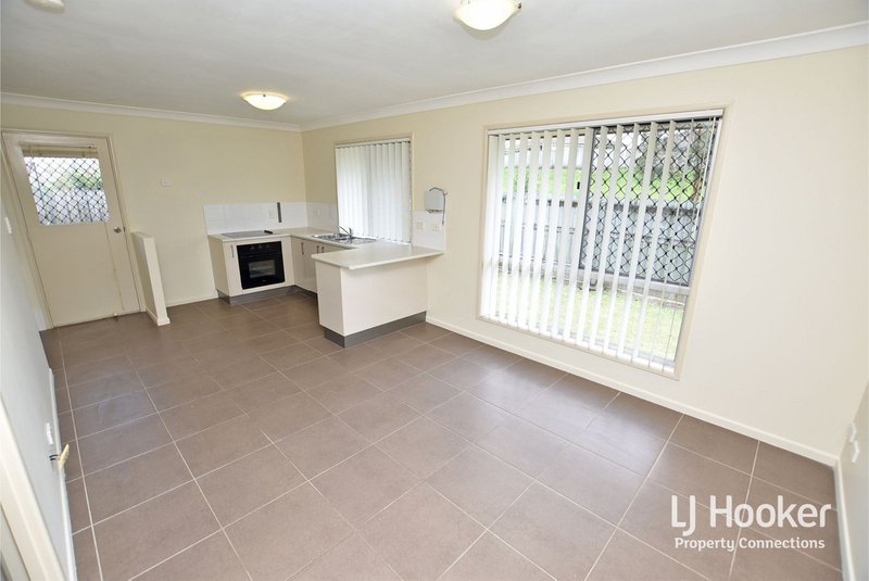 Photo - 2/19 Fairlie Court, Kallangur QLD 4503 - Image 2