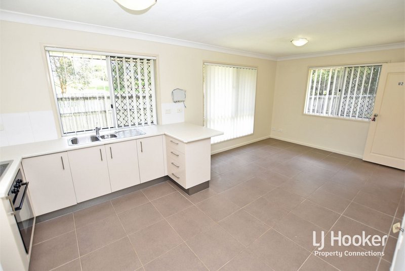 Photo - 2/19 Fairlie Court, Kallangur QLD 4503 - Image 4