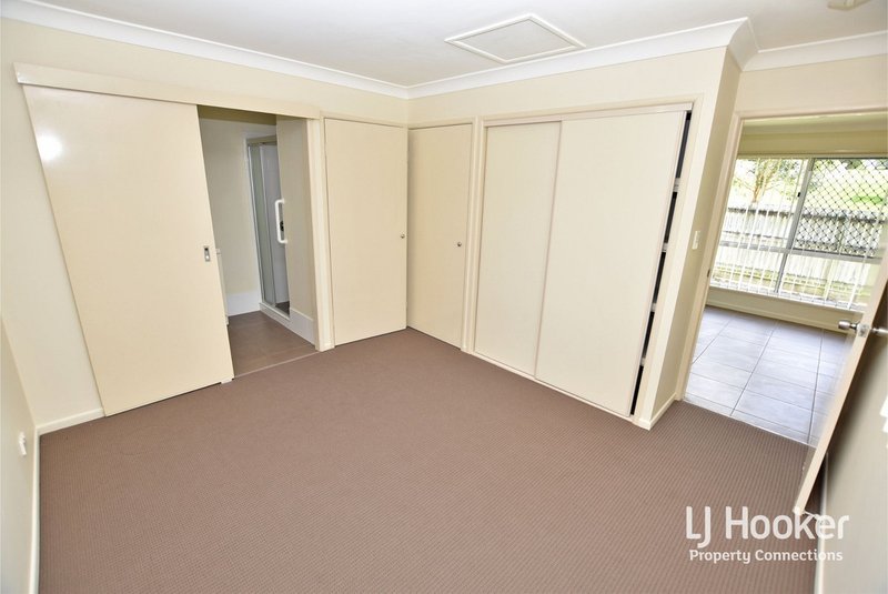 Photo - 2/19 Fairlie Court, Kallangur QLD 4503 - Image 5