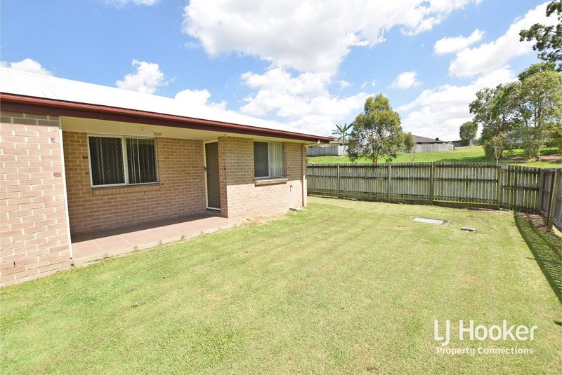 Photo - 2/19 Fairlie Court, Kallangur QLD 4503 - Image 7