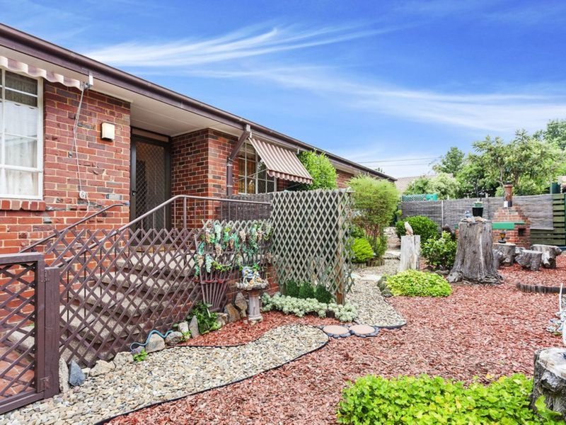 Photo - 219 Hindmarsh Drive, Rivett ACT 2611 - Image 2