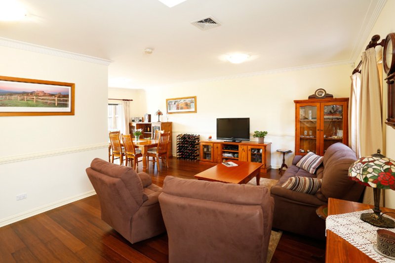 Photo - 2/19 Kangaloon Road, Bowral NSW 2576 - Image 3