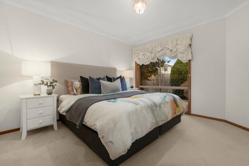 Photo - 2/19 Kurrajong Avenue, Glen Waverley VIC 3150 - Image 7