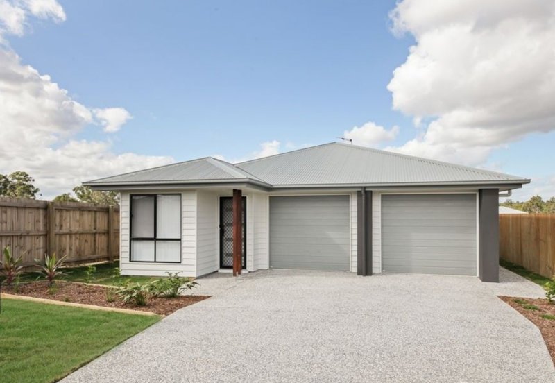Photo - 2/19 Mount Mitchell Street, Park Ridge QLD 4125 - Image 1