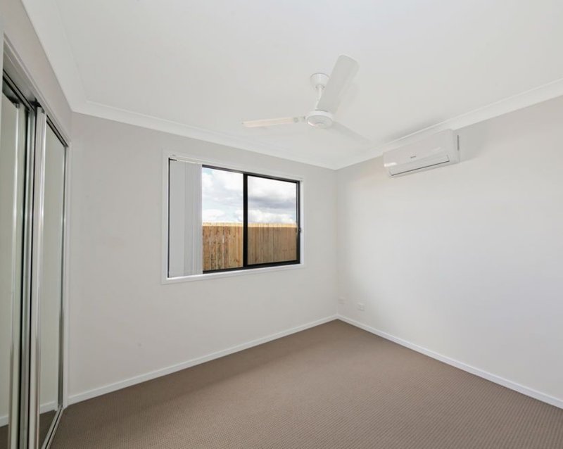 Photo - 2/19 Mount Mitchell Street, Park Ridge QLD 4125 - Image 2