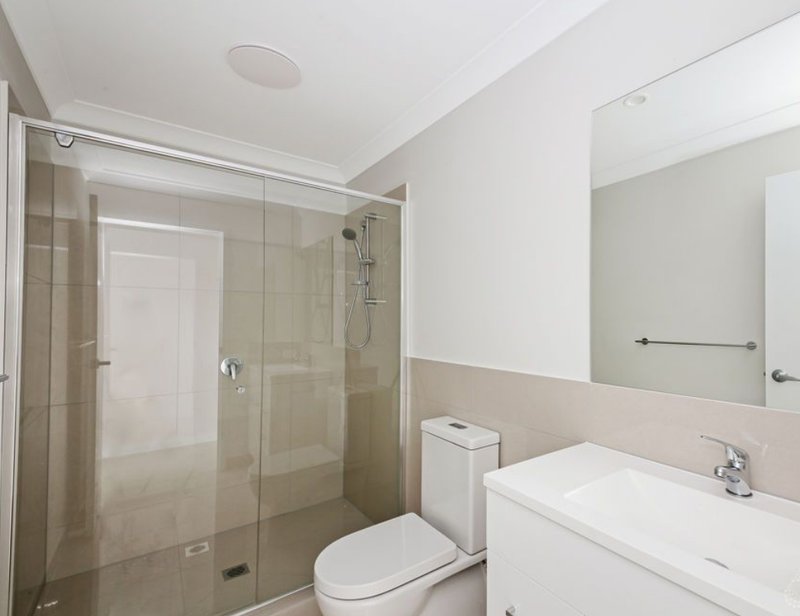 Photo - 2/19 Mount Mitchell Street, Park Ridge QLD 4125 - Image 4