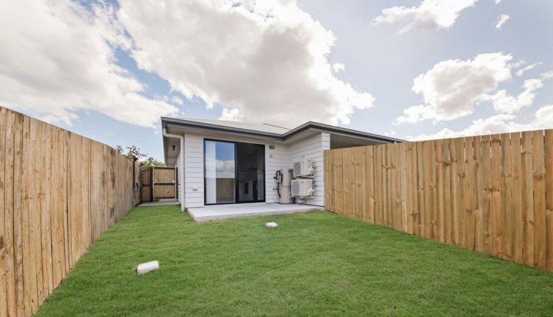 Photo - 2/19 Mount Mitchell Street, Park Ridge QLD 4125 - Image 6