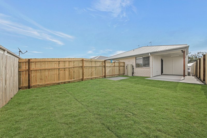 Photo - 2/19 Mount Wheeler Street, Park Ridge QLD 4125 - Image 8