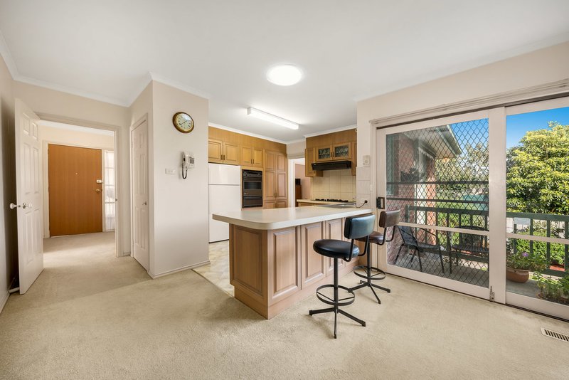 Photo - 2/19 Newbigin Street, Burwood VIC 3125 - Image 4