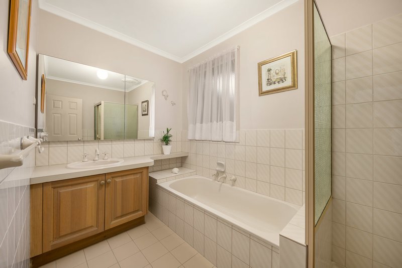 Photo - 2/19 Newbigin Street, Burwood VIC 3125 - Image 7