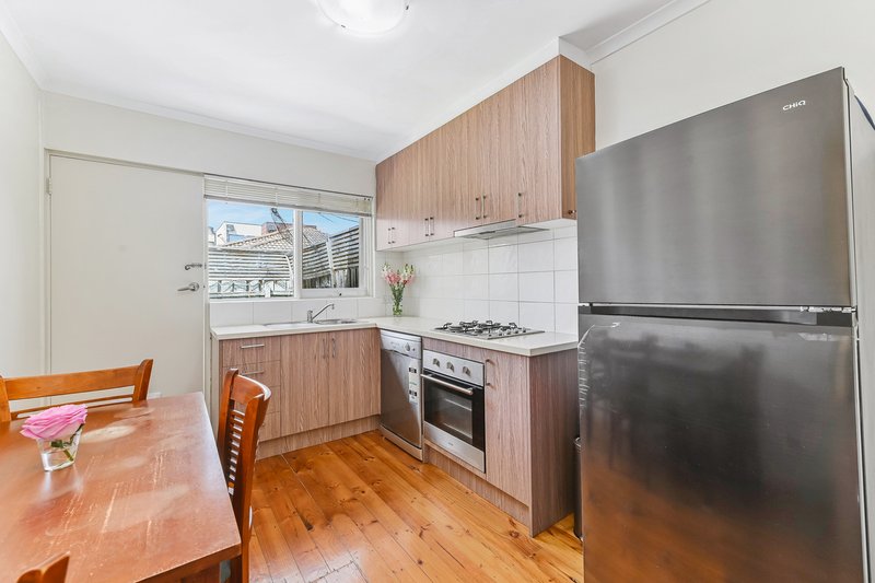 Photo - 2/19 Oakes Avenue, Clayton South VIC 3169 - Image 3