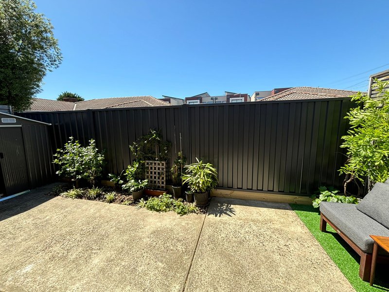 Photo - 2/19 Oakes Avenue, Clayton South VIC 3169 - Image 7