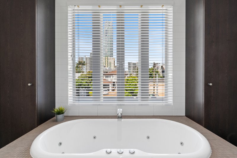 Photo - 2/19 Paradise Island, Surfers Paradise QLD 4217 - Image 13