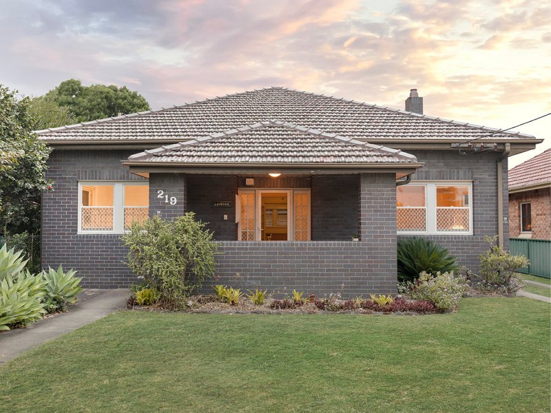 219 Parkway Avenue, Hamilton South NSW 2303