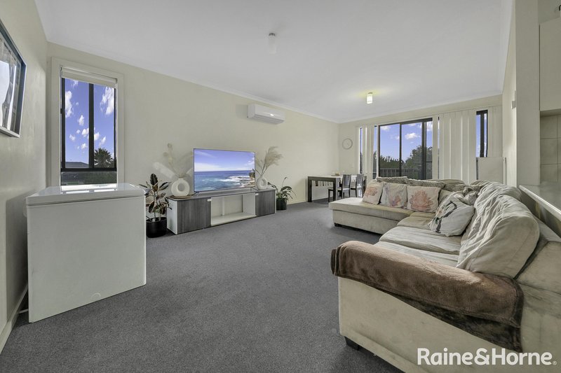 Photo - 21/9 Petrea Place, Harkness VIC 3337 - Image 3