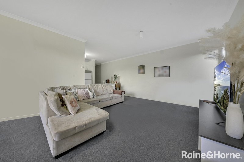 Photo - 21/9 Petrea Place, Harkness VIC 3337 - Image 5