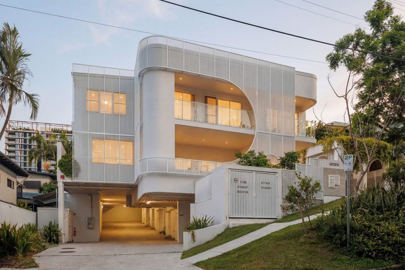 Photo - 2/19 Rankin Street, Indooroopilly QLD 4068 - Image 2