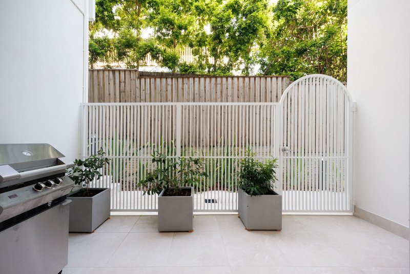 Photo - 2/19 Rankin Street, Indooroopilly QLD 4068 - Image 4