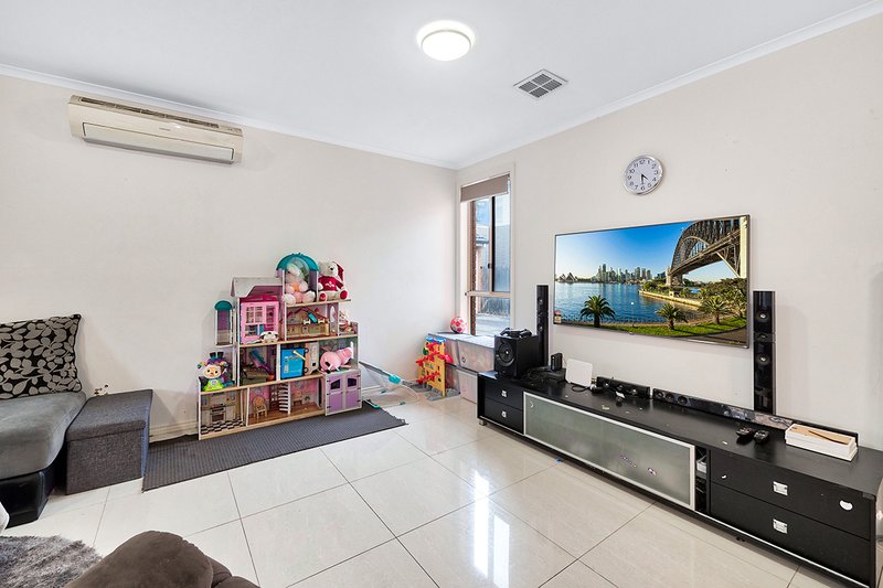 Photo - 2/19 Robert Street, Dandenong VIC 3175 - Image 4