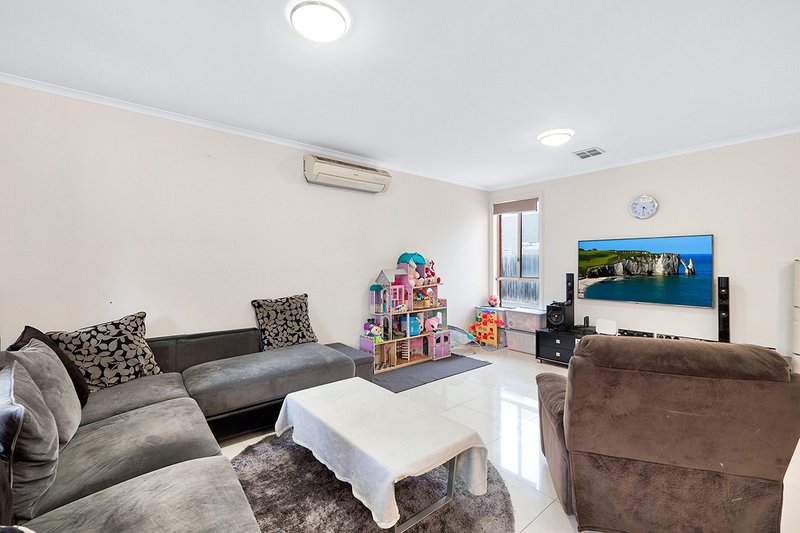 Photo - 2/19 Robert Street, Dandenong VIC 3175 - Image 5