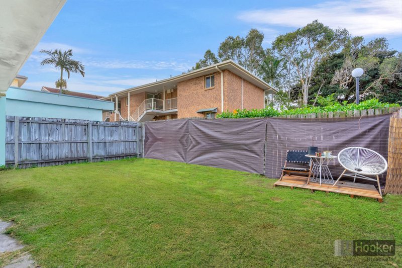 Photo - 2/19 Robert Street, Labrador QLD 4215 - Image 11