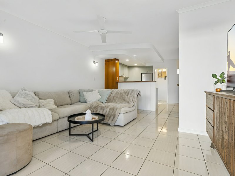 Photo - 2/19 Rutherford Street, Yorkeys Knob QLD 4878 - Image 2