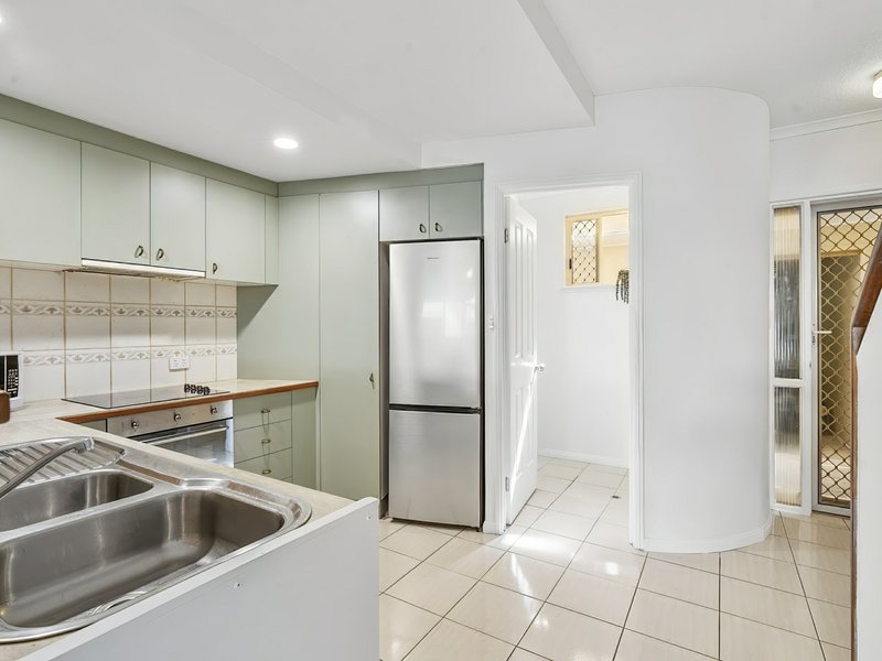 Photo - 2/19 Rutherford Street, Yorkeys Knob QLD 4878 - Image 4