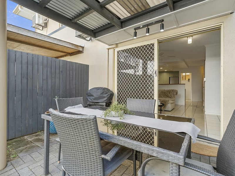 Photo - 2/19 Rutherford Street, Yorkeys Knob QLD 4878 - Image 8