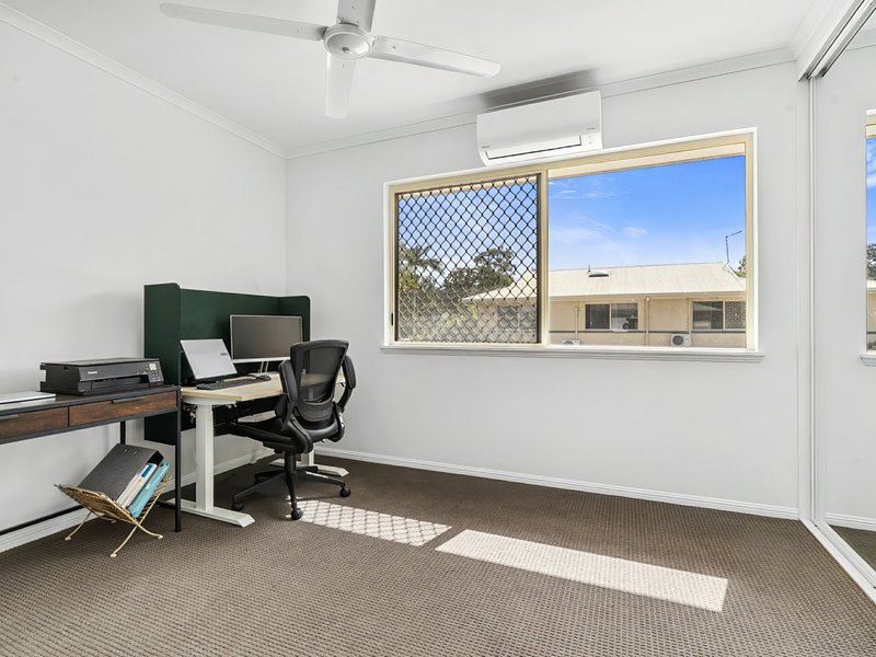 Photo - 2/19 Rutherford Street, Yorkeys Knob QLD 4878 - Image 13