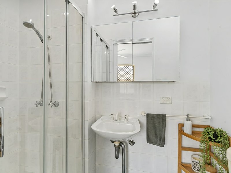 Photo - 2/19 Rutherford Street, Yorkeys Knob QLD 4878 - Image 14