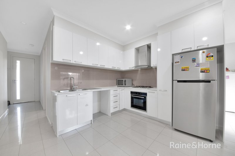 Photo - 2/19 Rutherglen Street, Noble Park VIC 3174 - Image 3