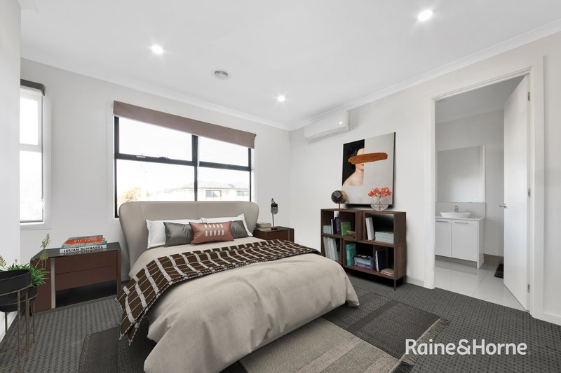 Photo - 2/19 Rutherglen Street, Noble Park VIC 3174 - Image 5