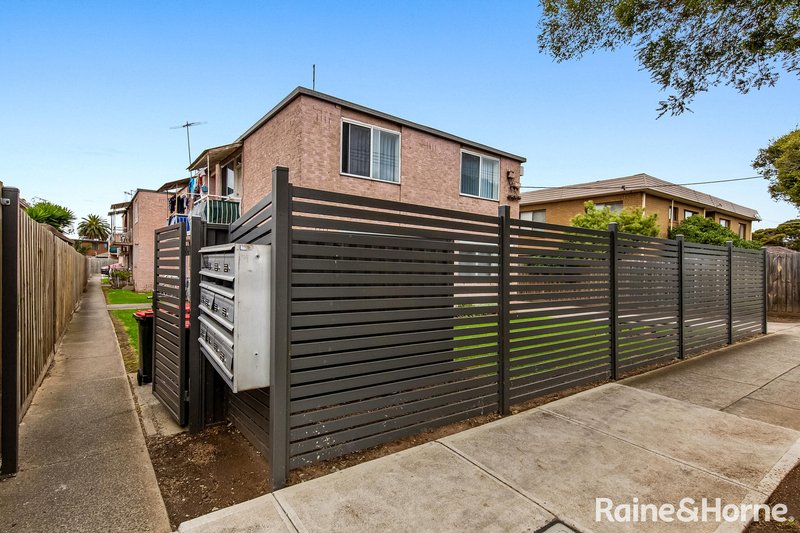 2/19 St Albans Road, St Albans VIC 3021