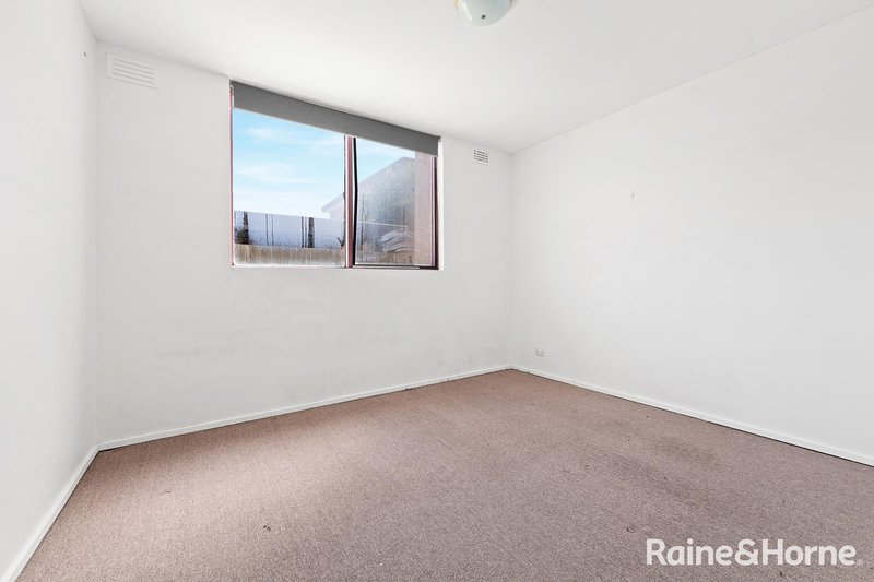 Photo - 2/19 St Albans Road, St Albans VIC 3021 - Image 9