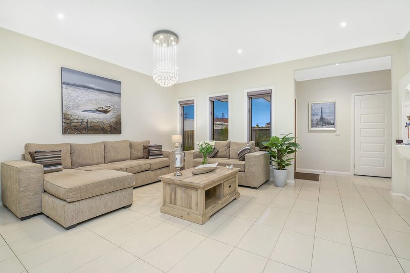 Photo - 2/19 Studley Street, Mulgrave VIC 3170 - Image 2