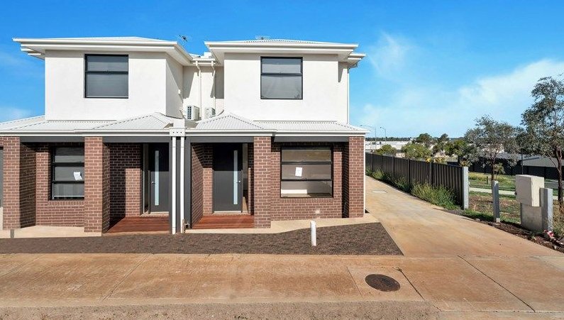 Photo - 2/19 Tableland Road, Tarneit VIC 3029 - Image 1