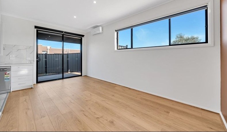 Photo - 2/19 Tableland Road, Tarneit VIC 3029 - Image 3